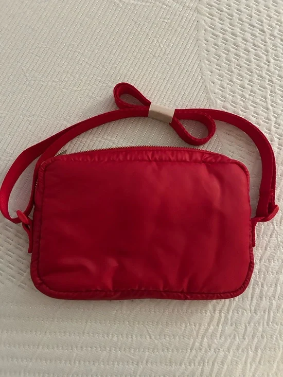 Carolina Herrera Red Quilted Crossbody Bag NWOT - Picture 2 of 4